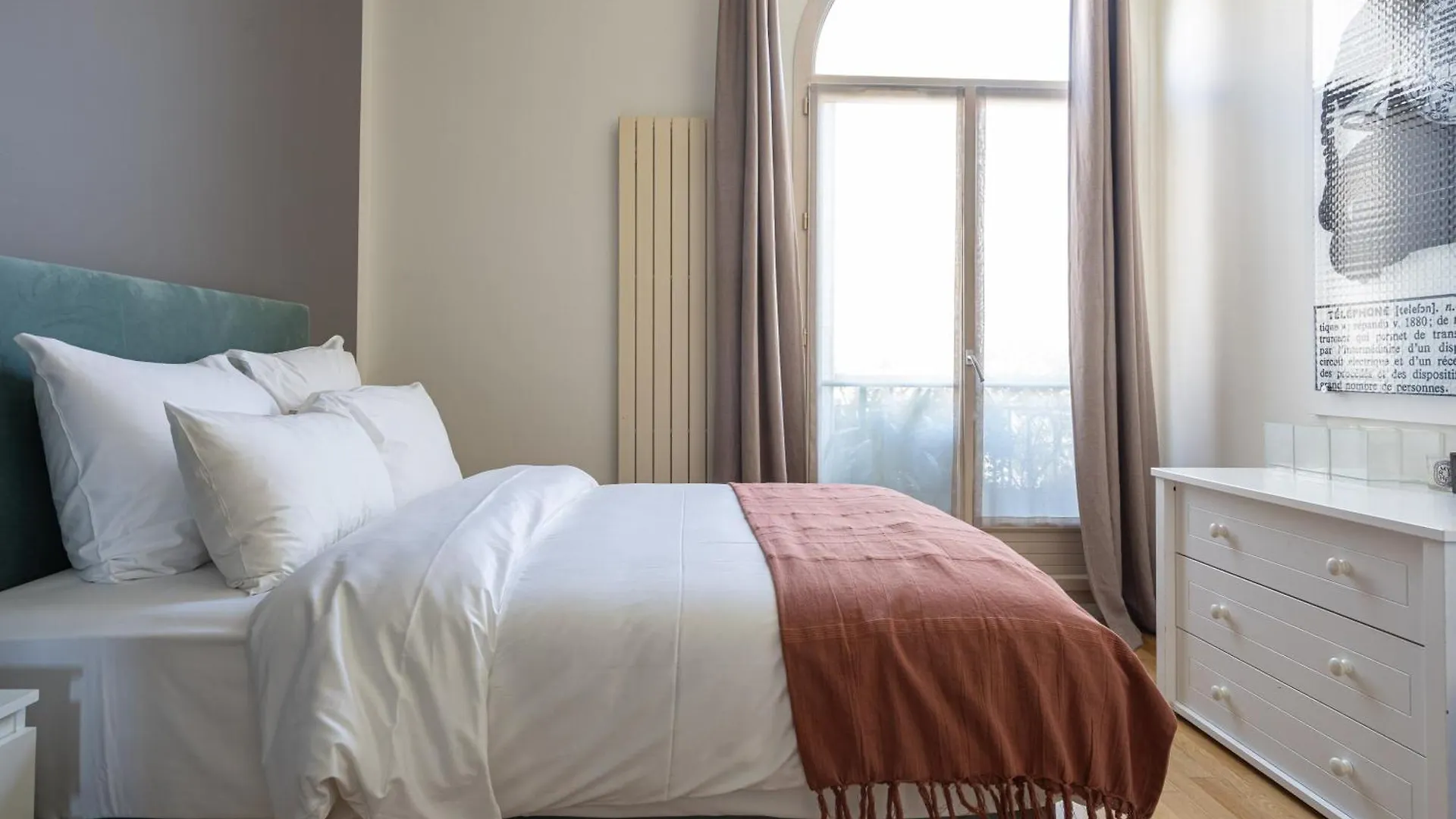 Luxury 4 Bedroom Eiffel Tower View Paris 0*,  França