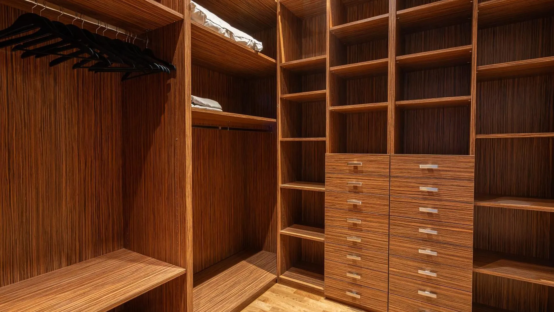 Luxury 4 Bedroom Eiffel Tower View パリ 0*,  フランス