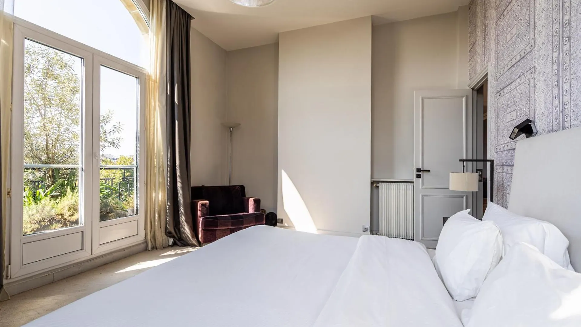 Luxury 4 Bedroom Eiffel Tower View パリ アパート